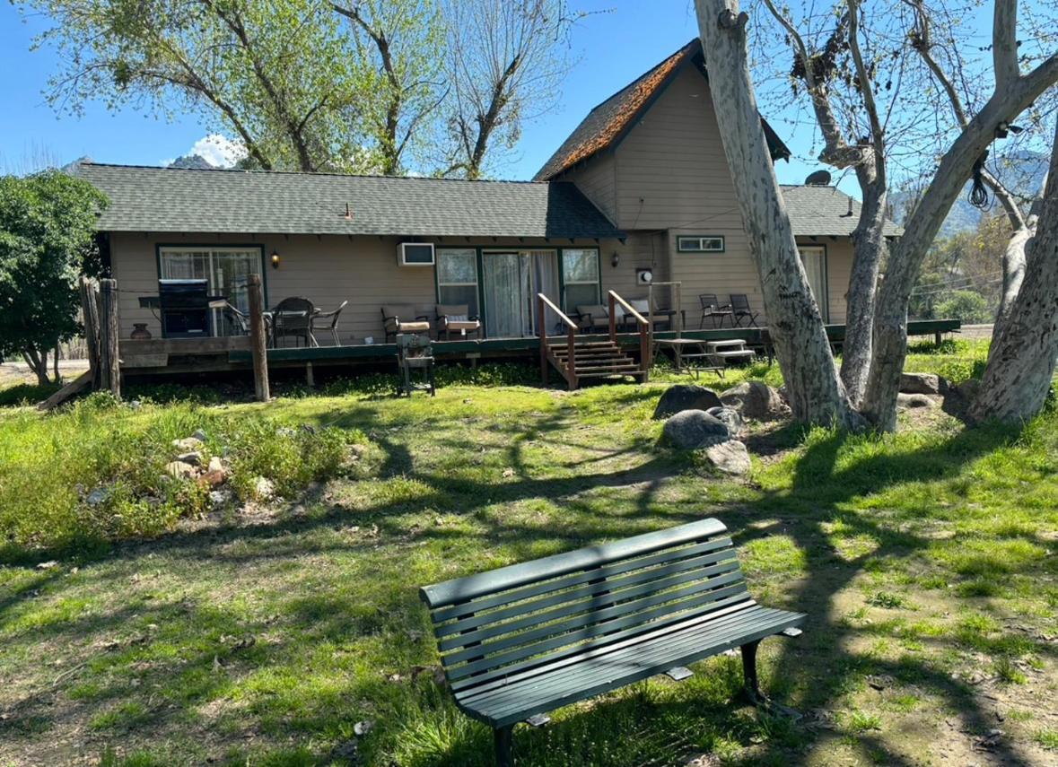 Sequoia River Front Cabins Three Rivers Exteriör bild